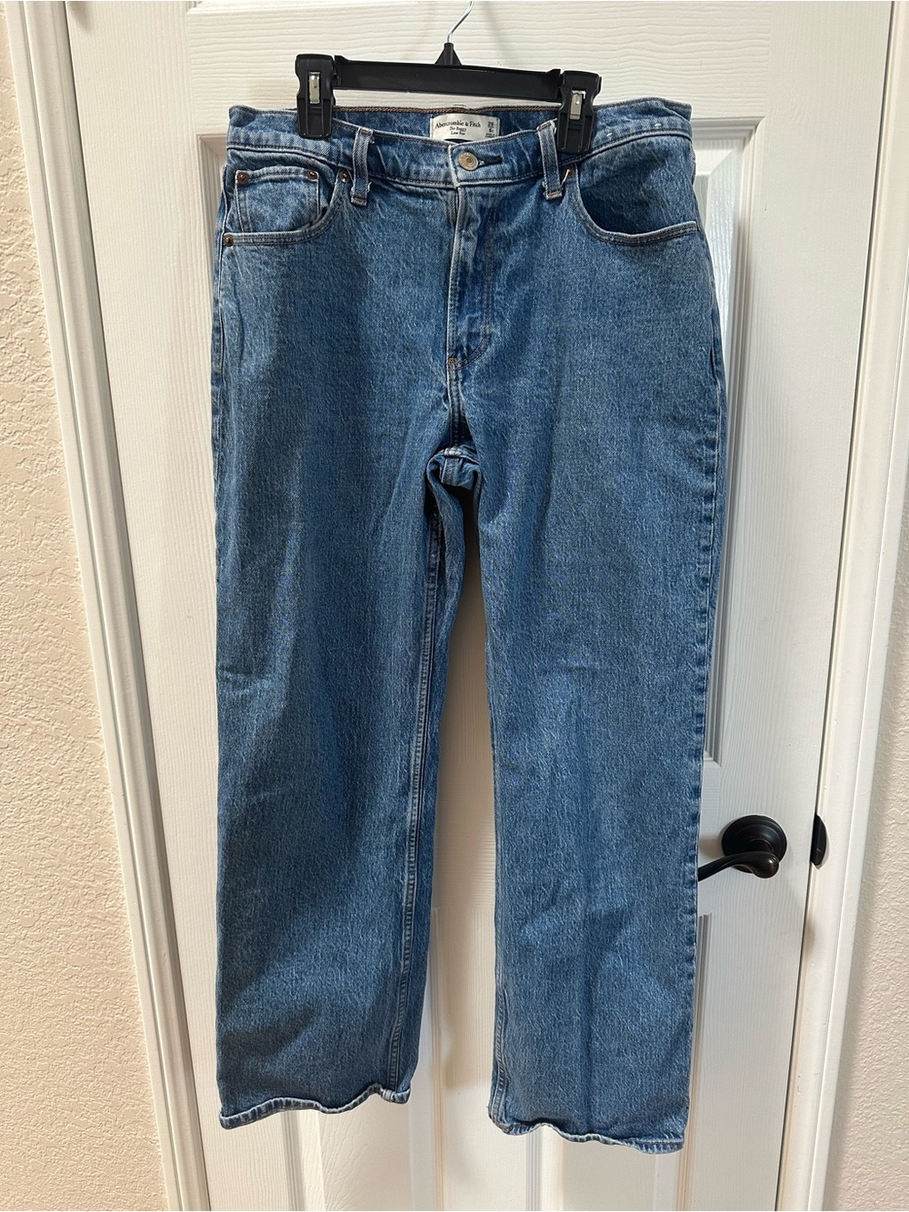 Abercrombie & Fitch Women’s Straight Leg Jeans - Medium Blue Denim